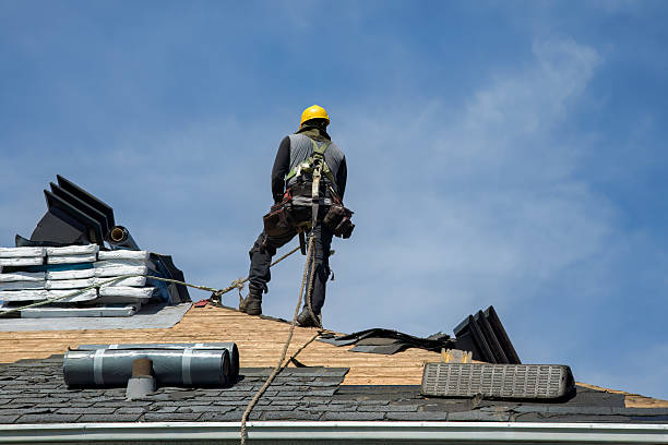 Professional Gutter Installation technician working in Deadwood, OR